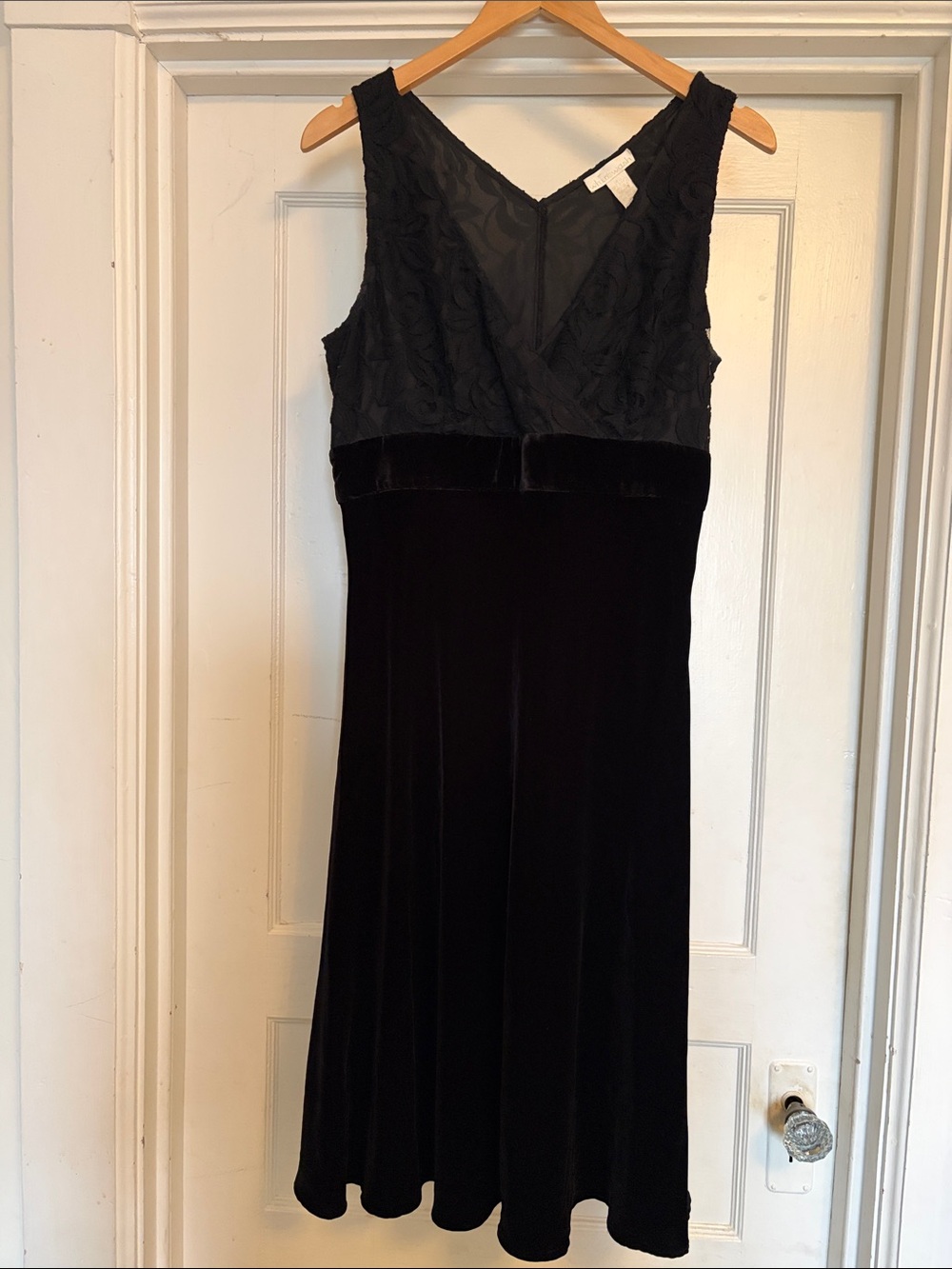 Black Velvet V-Neck Midi Dress - Elegant Evening Style